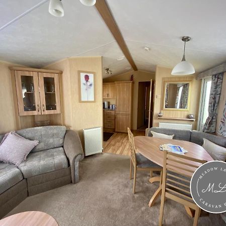 Coral Beach - Row 73 Van 2, Central Heating, Wifi, Bed Linen - Meadow Lakes Caravan & Lodge Hire 英戈尔德梅尔斯 外观 照片